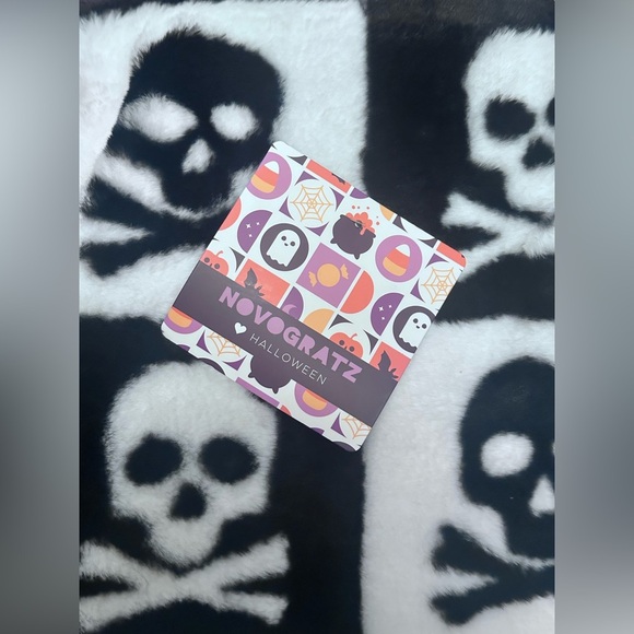 Halloween Oversized Skull Blanket by Novogratz NEW - Picture 2 of 4